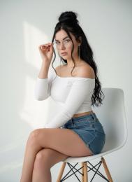 Проститутка-индивидуалка из Киева Вика с 4 размером груди