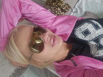 Индивидуалка-проститутка из Киева MILENA VIRT ONLINE предлагающая секс игрушки