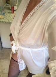 Индивидуалка-проститутка из Киева Алина предлагающая окончание на грудь