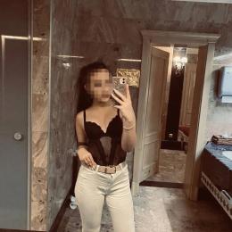 Проститутка-индивидуалка Камилла у метро 