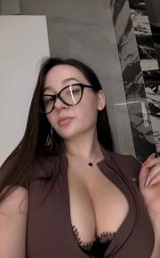 Проститутка-индивидуалка из Киева  Лиза Инди с телефоном 0932313367